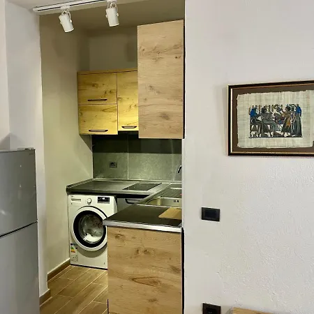 Keon Superb Τίρανα